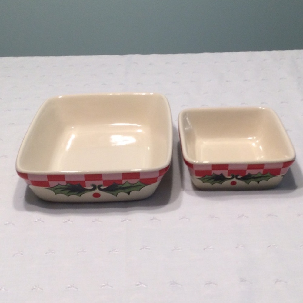 Ceramic Baking Dishes With Holly Leaf Pattern & Pink & Red Checks​